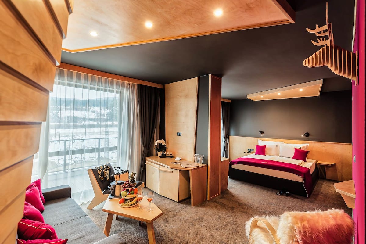 deluxe double room, panorama view | minibar, in-room safe, soundproofing, free wifi