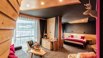 Deluxe Double Room, Panorama View | Een minibar, een kluis op de kamer, geluiddichte muren, gratis wifi