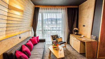 Deluxe Double Room, Panorama View | Minibar, safe på rommet, lydisolert og wi-fi (inkludert)