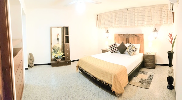 In-room safe, desk, soundproofing, free WiFi