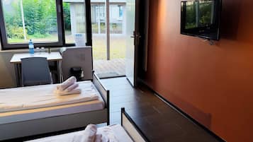 Junior Double Room, 2 Single Beds, Non Smoking, Courtyard View | Desk, laptop workspace, free WiFi, bed sheets