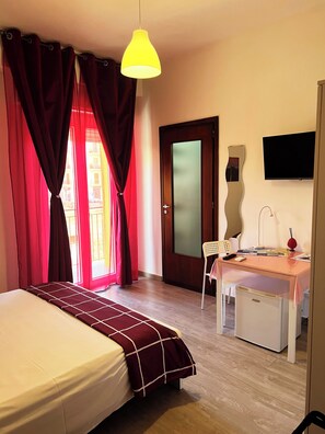 Classic Double or Twin Room, 1 King Bed, Ensuite, City View | 1 bedroom, down duvets, in-room safe, individually furnished