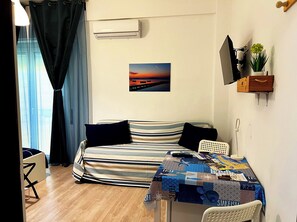 Chambre Classique Double ou avec lits jumeaux, 1 chambre, non-fumeur, salle de bains attenante | Coin séjour