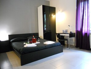 Premium bedding, minibar, desk, soundproofing