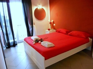 Premium bedding, minibar, desk, soundproofing