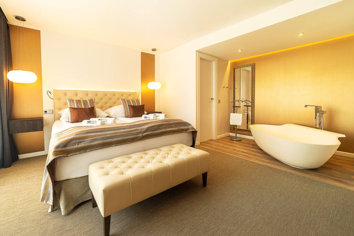 Deluxe Room (Superior) | Premium bedding, minibar, in-room safe, desk