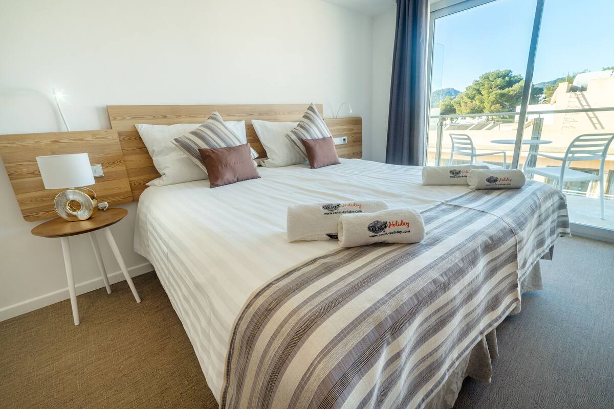 Standard Double Room | Premium bedding, minibar, in-room safe, desk