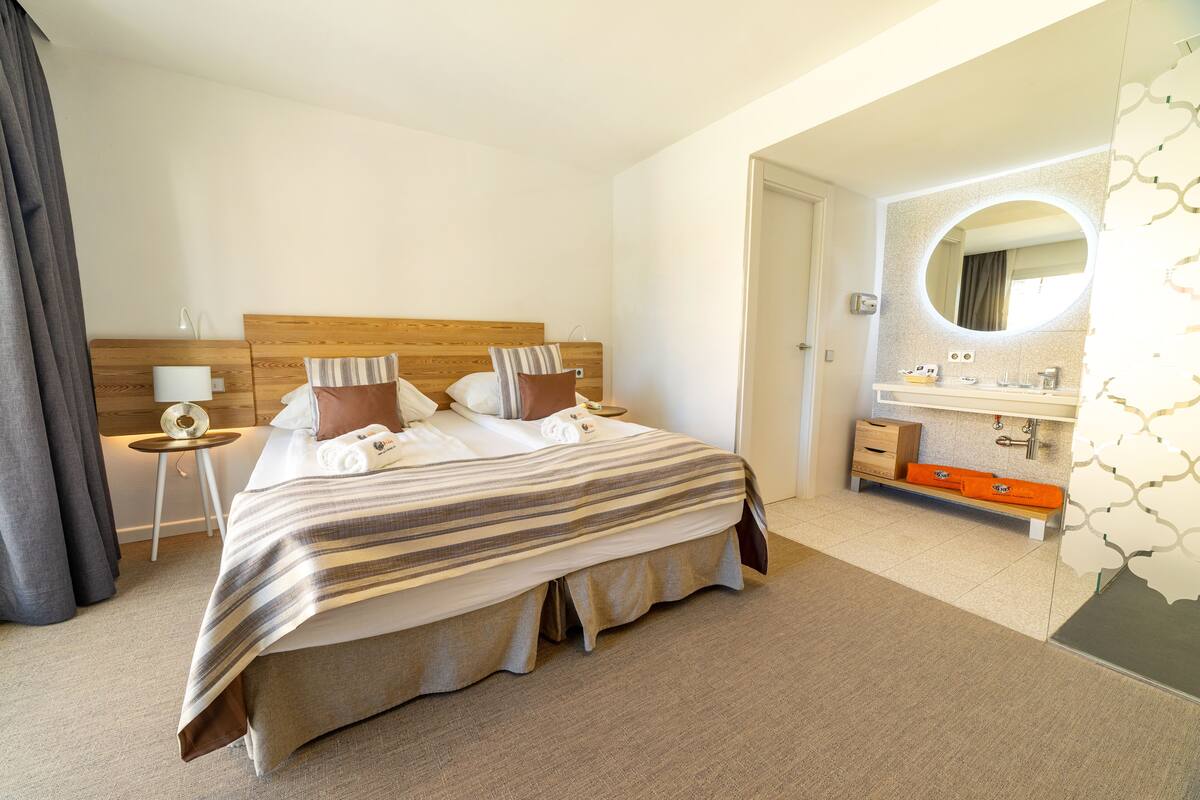 Deluxe Double Room | Premium bedding, minibar, in-room safe, desk