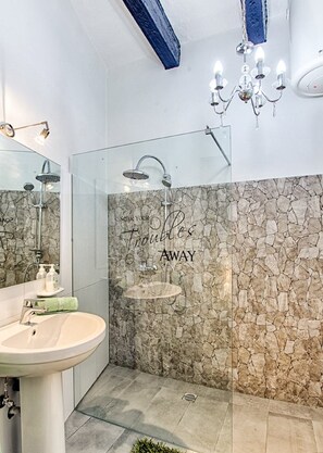 Apartment, 2 Schlafzimmer | Badezimmer | Dusche, Haartrockner, Handtücher