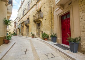 Front of property - Knight's Den (Birgu)
