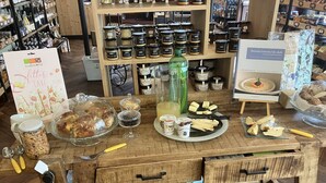A bakery counter with pastries, jars of spreads, and a sign for 'Scrap Cooking'. - Albergo Diffuso (Porrentruy)