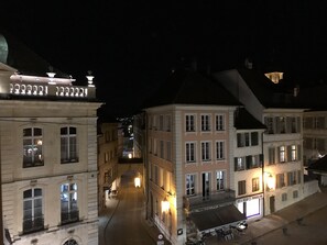 Boendets fasad - kväll/natt