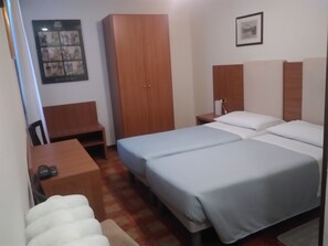 Free WiFi, bed sheets - Albergo Al Gobbo   (Venice)