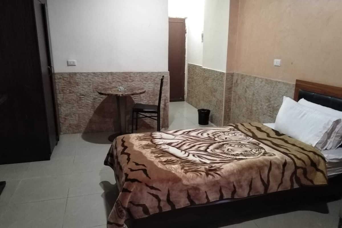 Standard Single Room | In-room safe, blackout curtains, soundproofing, iron/ironing board