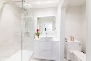 Suite, Private Bathroom (Robert Louis Stevenson) | Bathroom - JustB (Edinburgh)