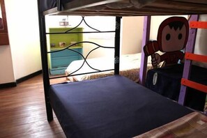 Dortoir Partagé, plusieurs lits | Bureau, Wi-Fi gratuit