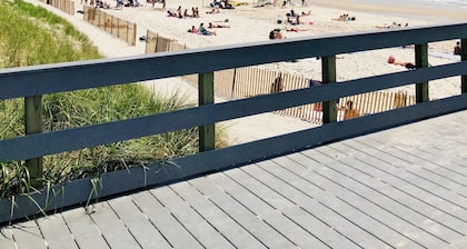 Brushwood House by Smith Point Beach