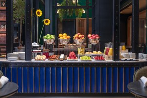 Café da manhã continental todos os dias mediante uma taxa