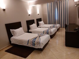 In-room safe, blackout drapes, free WiFi