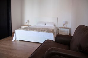 Seprai premium, tempat tidur Select Comfort, dan tirai kedap cahaya