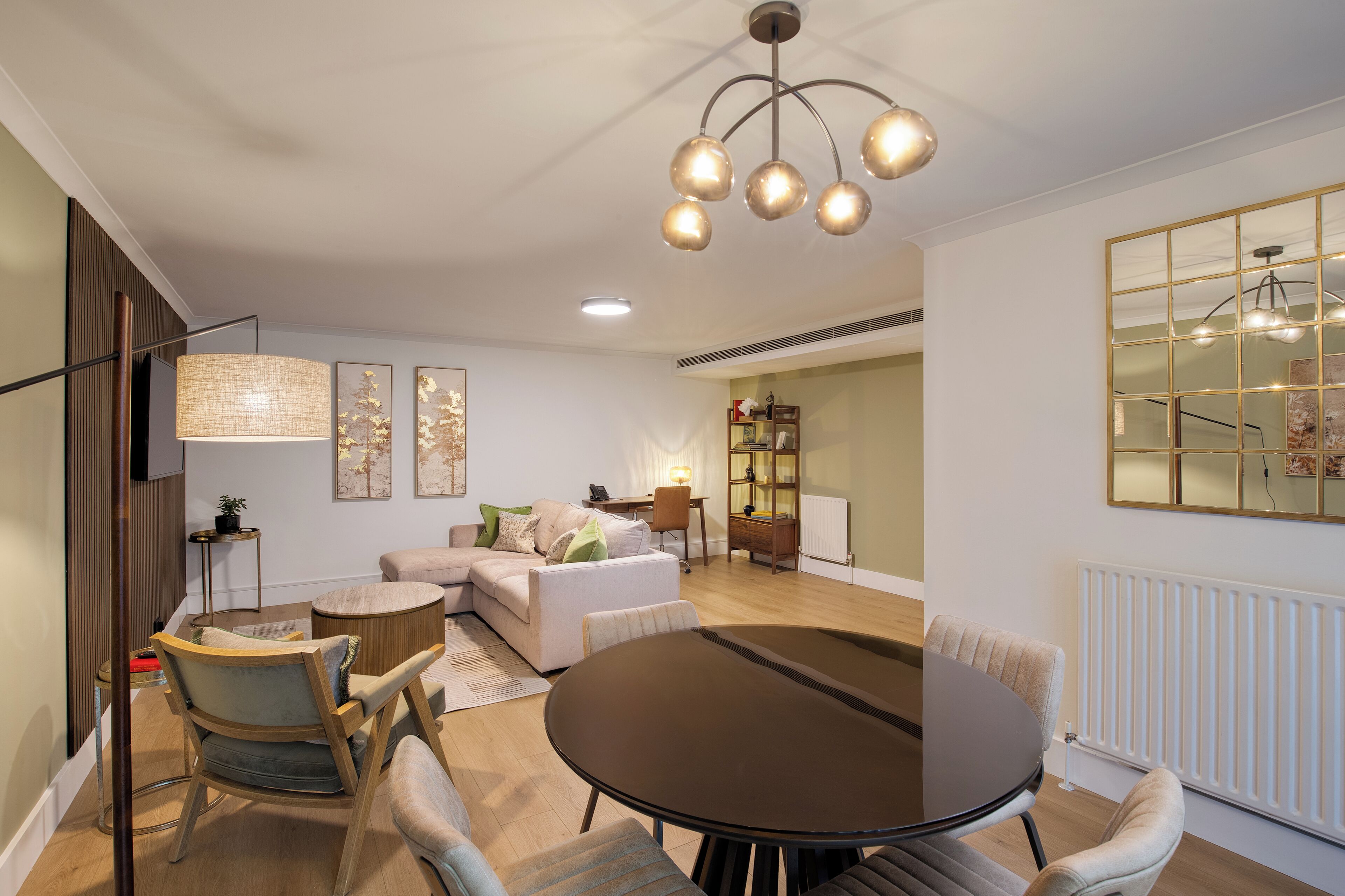 デラックス アパートメント キングベッド 1 台 禁煙 バルコニー | ダイニングルーム