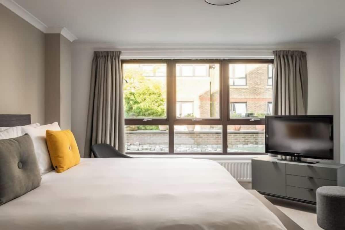 1 bedroom, Egyptian cotton sheets, premium bedding, pillow-top beds