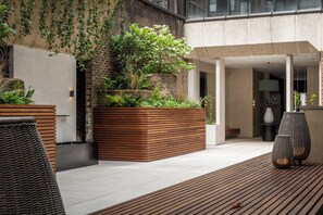 Property entrance - Monarch House Serviced Apartments (London)
