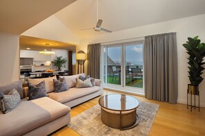 Luxe appartement, 3 slaapkamers, terras, uitzicht op de binnenplaats | 1 slaapkamer, lakens van Egyptisch katoen, luxe beddengoed