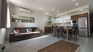 Căn hộ Superior | Bếp riêng | Dụng cụ pha cà phê/trà, tủ lạnh, lò vi sóng 