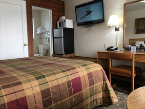 Basic Room, 1 Queen Bed, Non Smoking, Refrigerator & Microwave | Room amenity - Southsider Motel (Coos Bay)