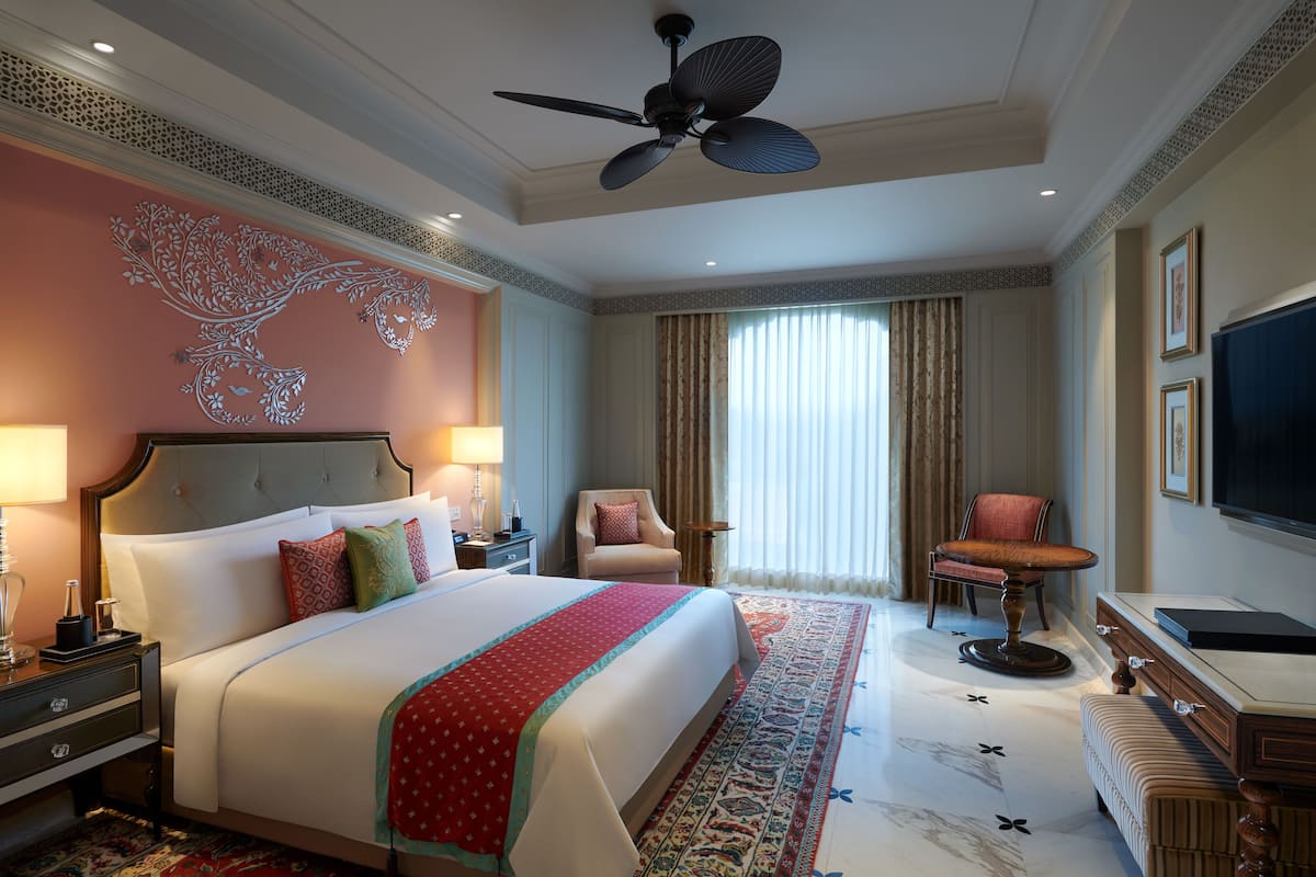 Egyptian cotton sheets, premium bedding, pillow-top beds, minibar
