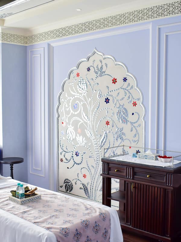 Couples treatment rooms, sauna, hot tub, steam room, body treatments