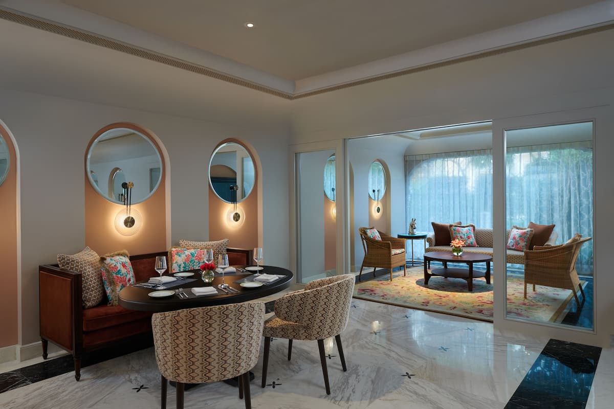 2 restaurants, breakfast, lunch, dinner served; international cuisine