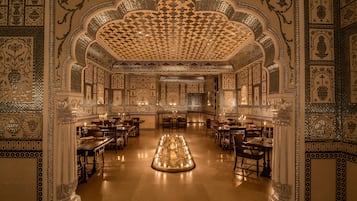 2 restaurants, breakfast, lunch, dinner served; international cuisine