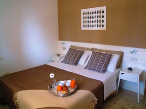 Desk, cots/infant beds, free WiFi - B&B Il Vaso di Creta (Ragusa)