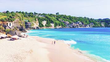 Una spiaggia nelle vicinanze