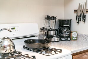 Classic House, 4 Bedrooms | Private kitchen | Fridge, microwave, coffee/tea maker - 1936 Keystone Cottage - Family Friendly (Boise)
