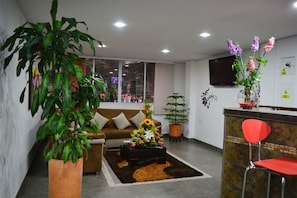 Coin salon dans le hall