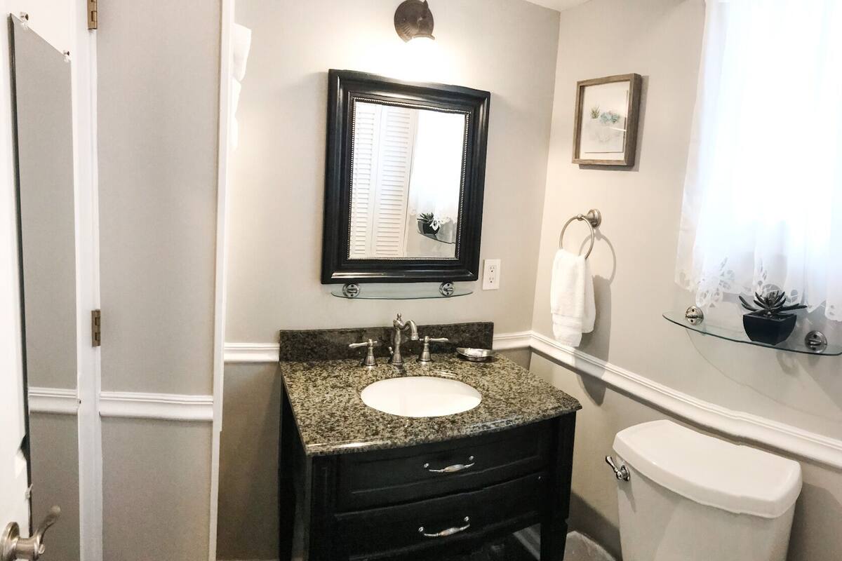 standard studio suite, 1 king bed, non smoking (historic villa) | bathroom | free toiletries, hair dryer, towels