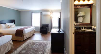 The Dahlonega Square Hotel & Villlas