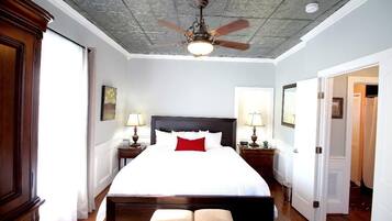 标准开间套房, 1 张特大床, 无烟房 (Historic Villa) | 遮光窗帘、熨斗/熨衣板、免费 WiFi、床单