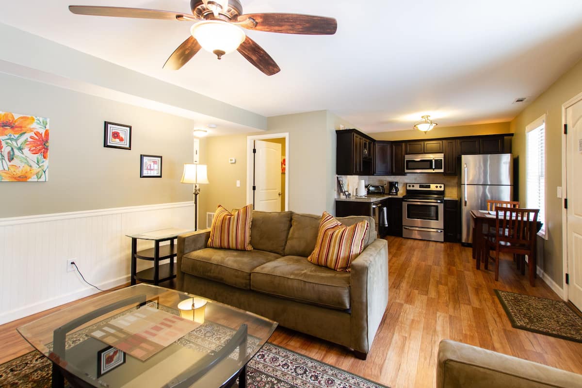 standard room, 1 queen bed with sofa bed, non smoking (golden pines, 4 person villa) | living room | 32-inch tv with satellite channels, hulu, streaming services