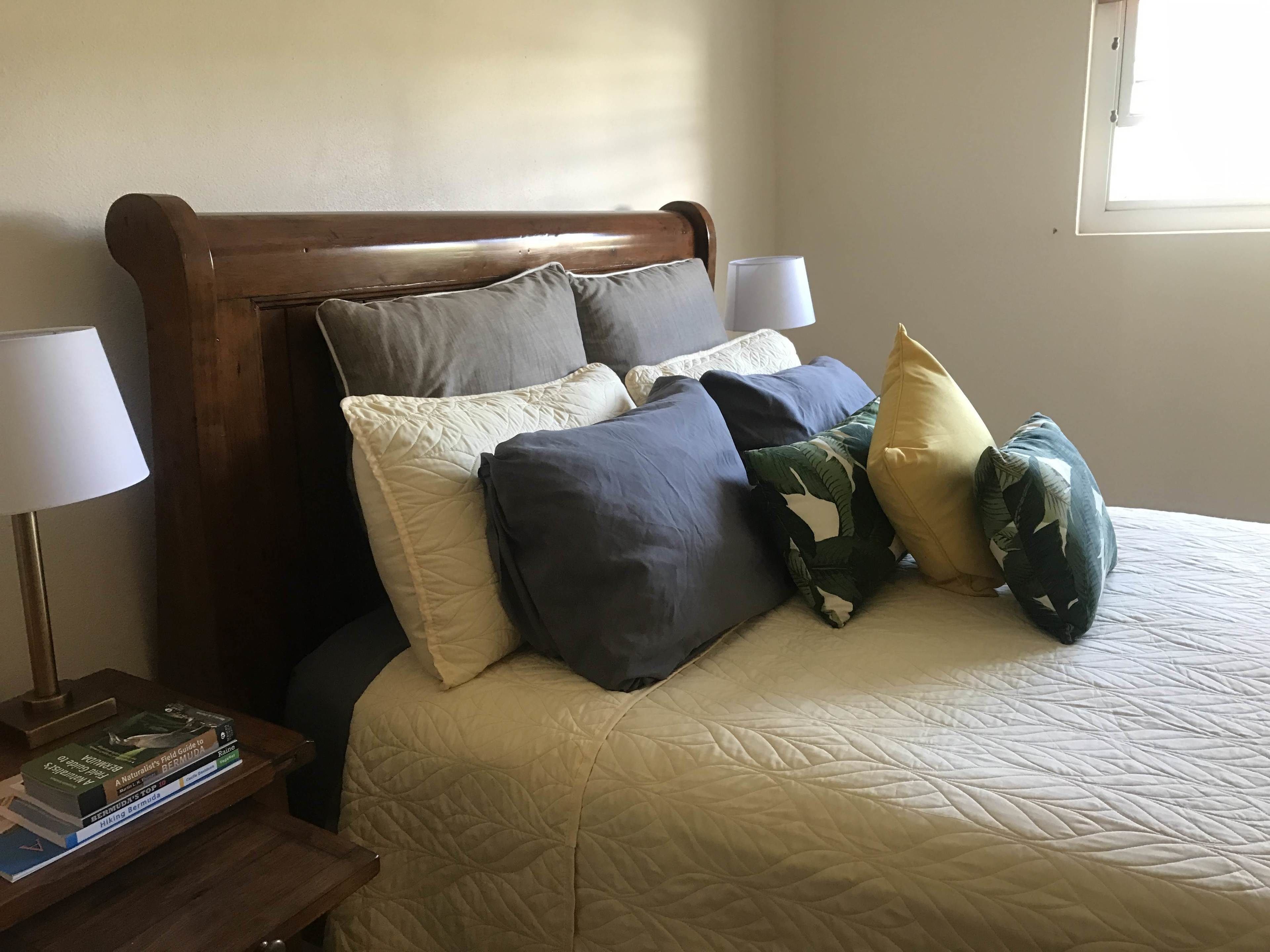 room, private bathroom (main bedroom) | 1 bedroom, desk, iron/ironing board, free rollaway beds