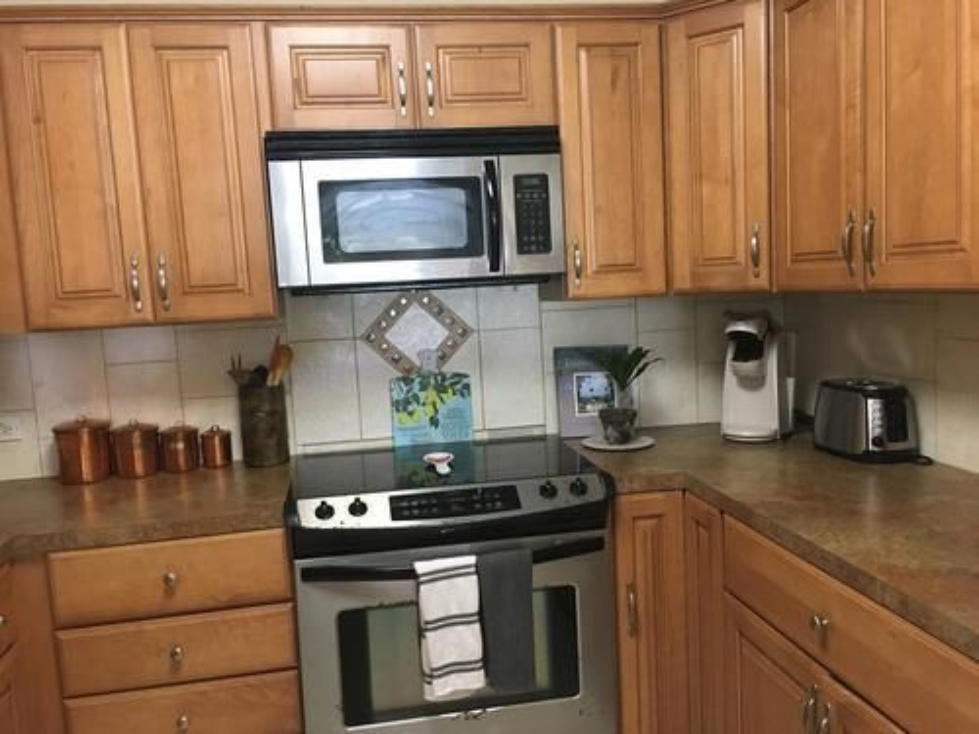 room, private bathroom (main bedroom) | private kitchen | fridge, microwave, stovetop, coffee/tea maker