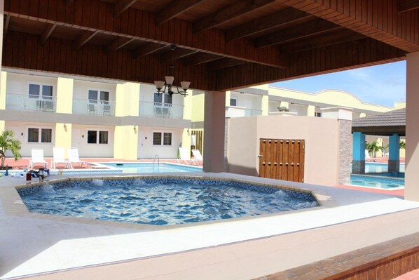 Piscine extérieure, piscine chauffée