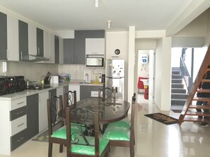 Ático Confort, 2 habitaciones, no fumadores, planta baja | Servicio de comidas en la habitación