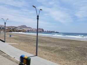 بالقرب من الشاطئ