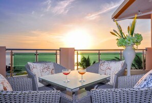 BBQ/picnic Area - Sunrise Beach and Spa (Maafushi)