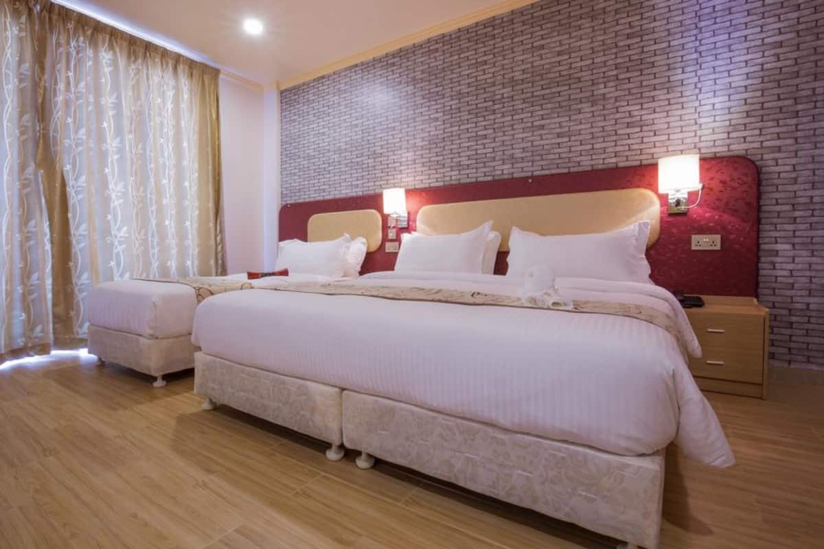 Deluxe Triple Room, 1 Bedroom, Sea View | Minibar, in-room safe, desk, blackout drapes