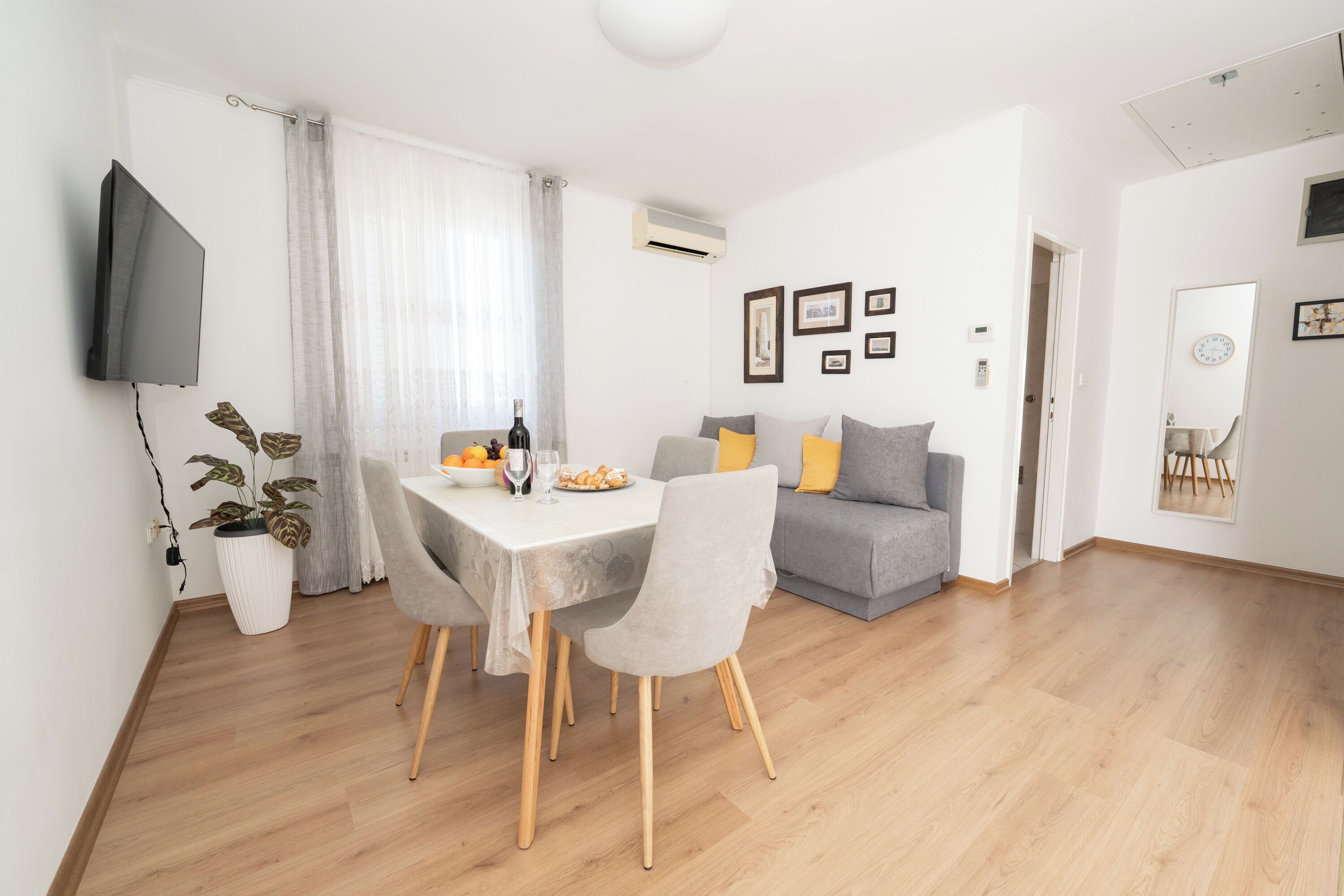 Signature Apartment, 2 Bedrooms, Terrace, Sea View | Living area